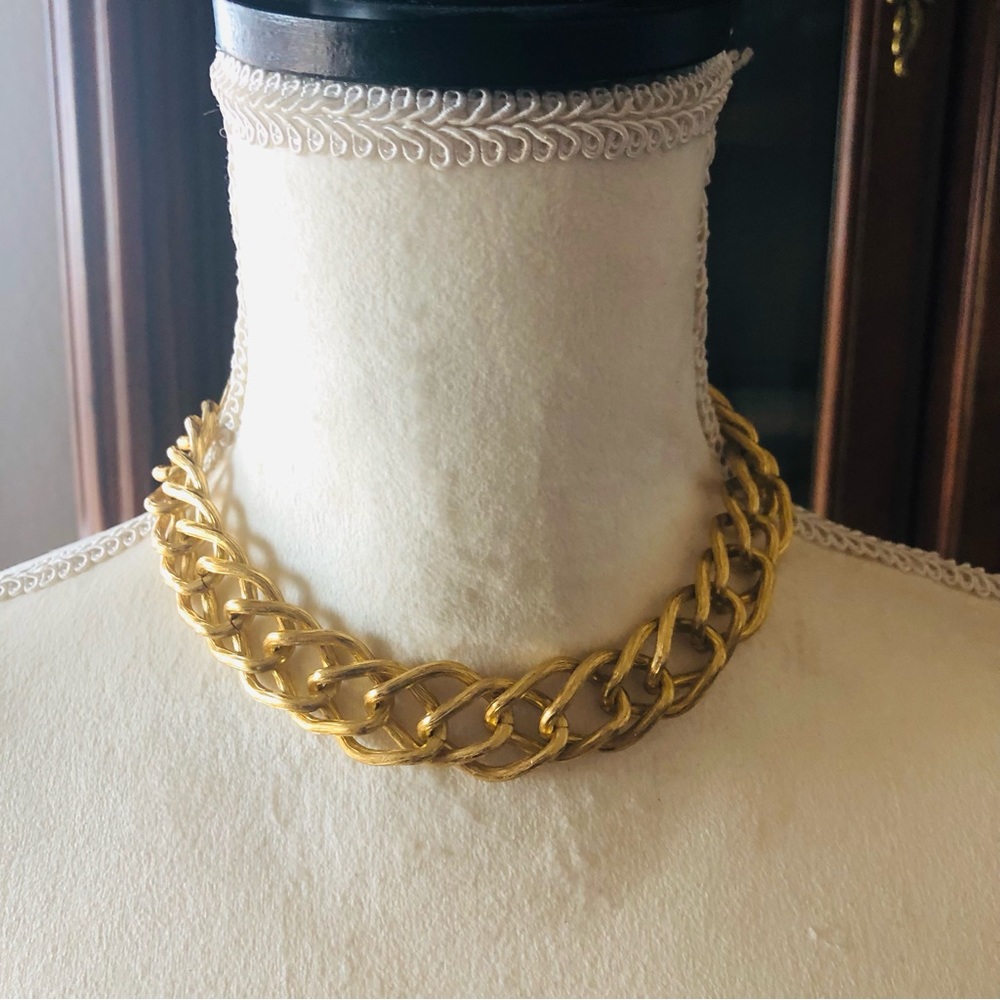 Vintage Avon gold plated chain link toggle clasp choker necklace - Picture 2 of 10